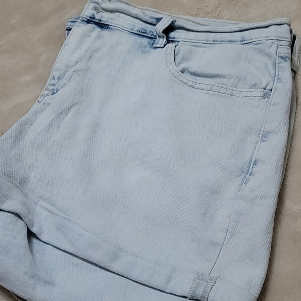 Shorts - Picture 4 of 4